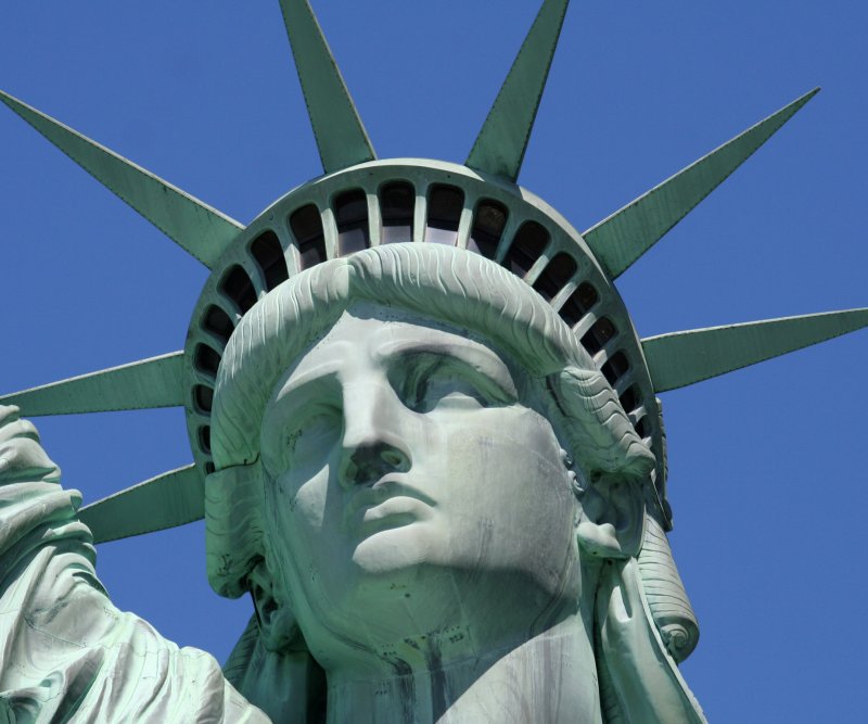 Die Freiheitsstatue in New York ist eines der bekanntesten Wahrzeichen in New York